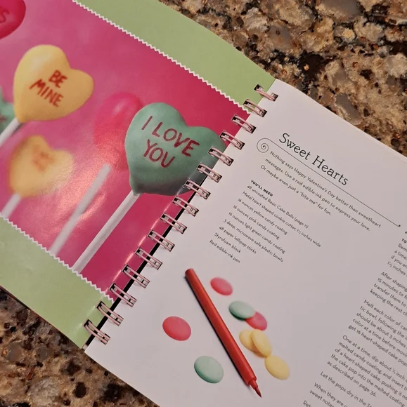 Cake Pops: Tips, Tricks, and Recipes for More Than 40 Irresistible Mini Treats - Picture 5 of 6